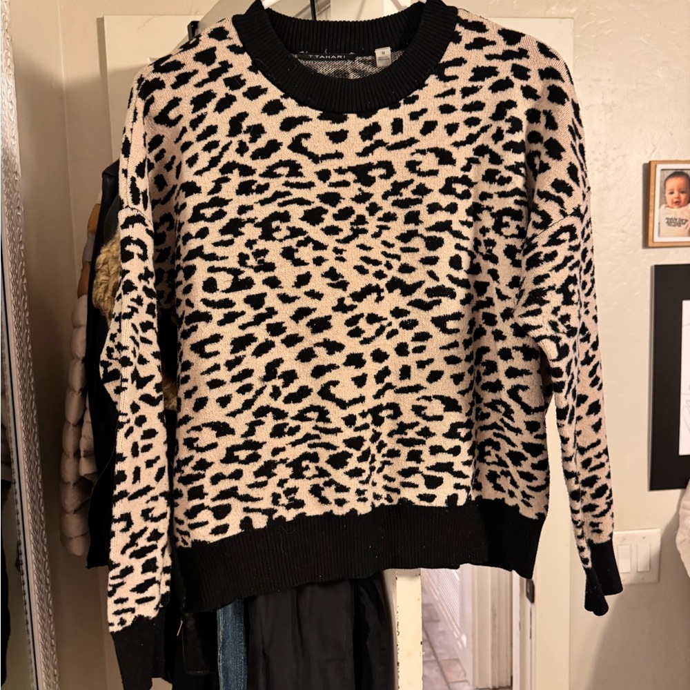 Leopard cropped sweater